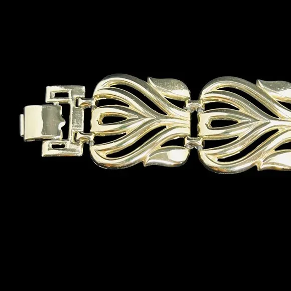 Chunky Gold Tone 4 Panel Link Bracelet 7 1/2" (4797) - Picture 2 of 7